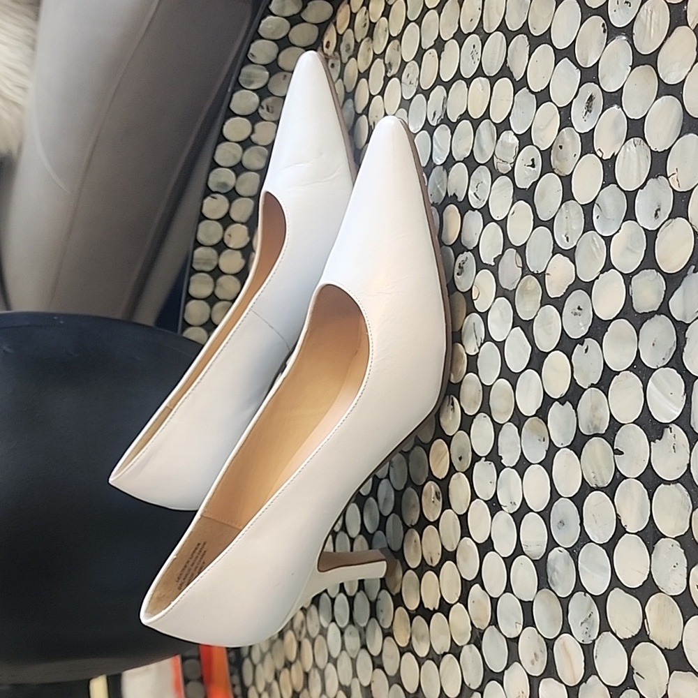 Karen Scott White Leather Pumps